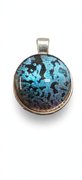 Handmade Blue-to-Purple Chameleon Resin Pendant – Round, Silver Setting