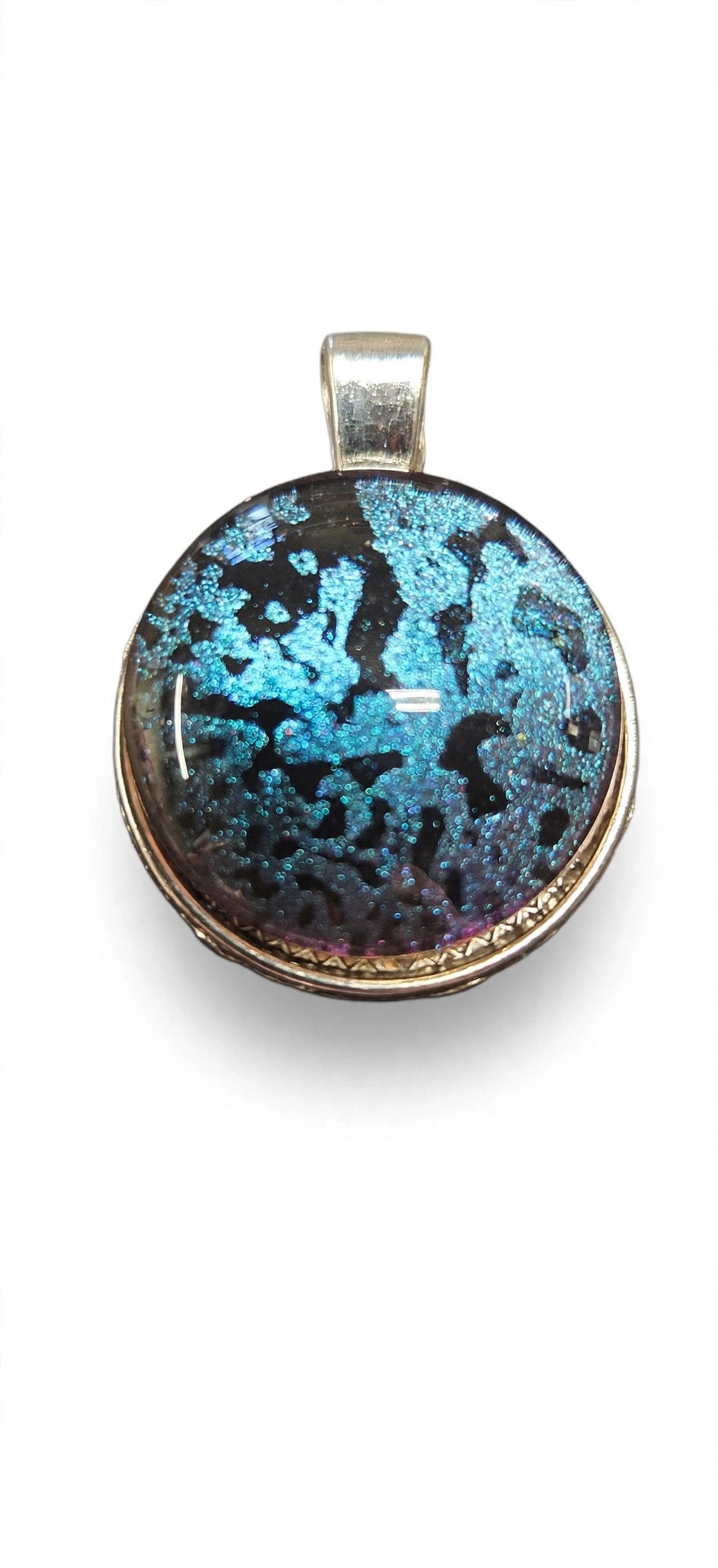 Handmade Blue-to-Purple Chameleon Resin Pendant – Round, Silver Setting